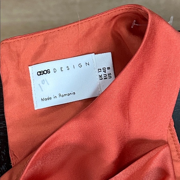 ASOS DESIGN satin drape high neck bodice midi dress in orange rust - Picture 5 of 7